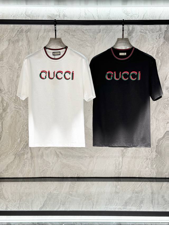 Gucci 古奇，2025夏季最新款，专柜同步有售，原单狠货，时尚休闲圆领短袖T恤，上身很有特点！吸睛而有亮点，进口原版面料，顶级刺绣工艺字母图案装饰Logo，