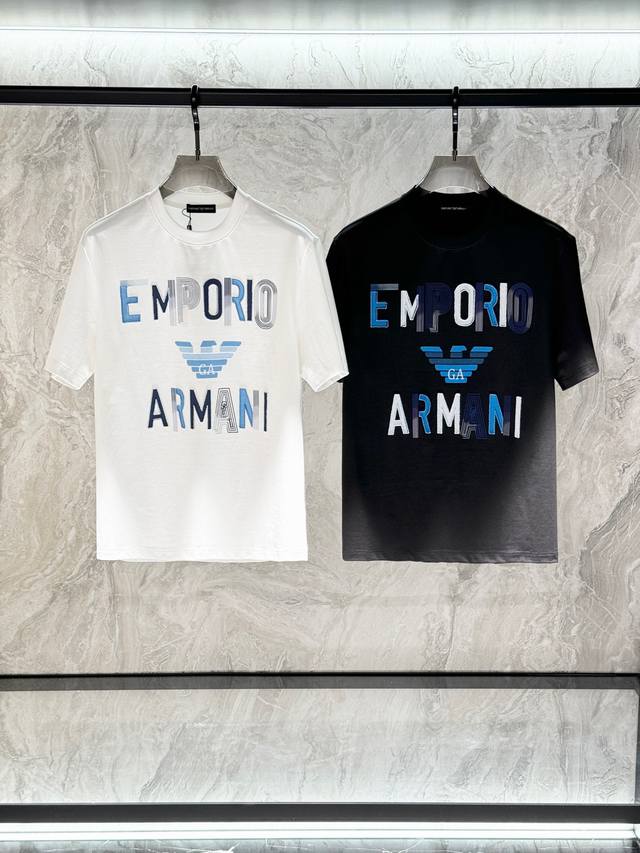 Armani 阿玛尼，2025夏季最新款，专柜同步有售，原单狠货，时尚休闲圆领短袖T恤，上身很有特点！吸睛而有亮点，进口原版面料，顶级刺绣工艺字母图案装饰Log