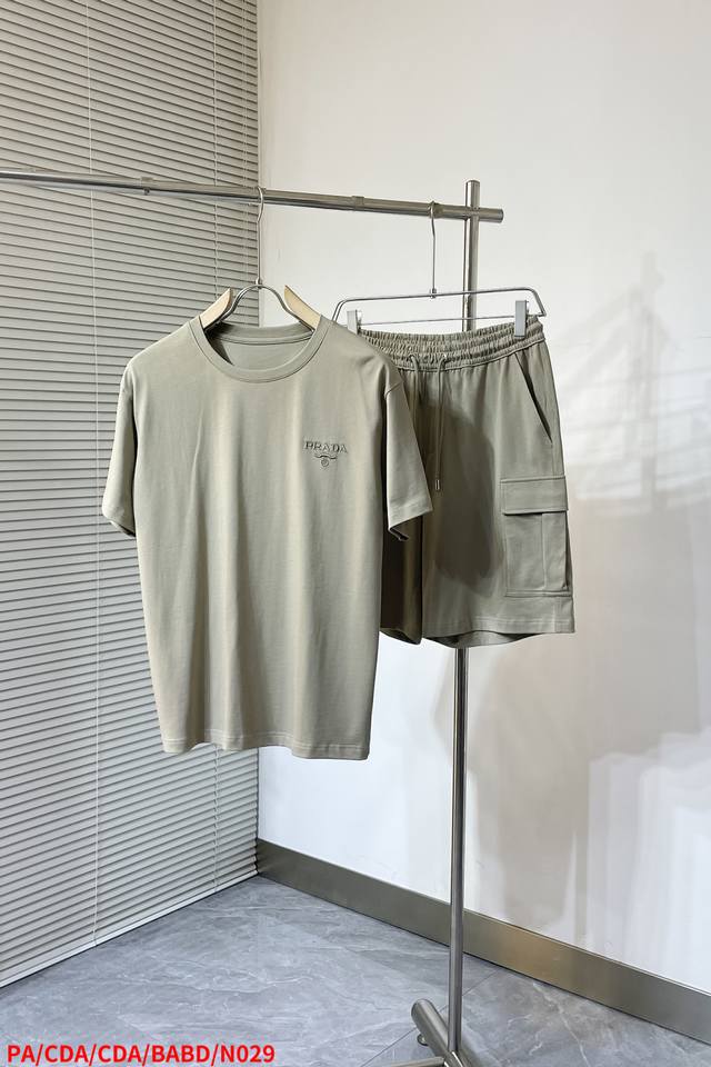 上衣 裤子 N029 Pa普拉达、2025最新品，时尚休闲套装，顶级原版面料打造，穿着舒适，吸湿性透气性都非常良好，色牢度超高！无论内搭还是外穿都非常出彩码数M