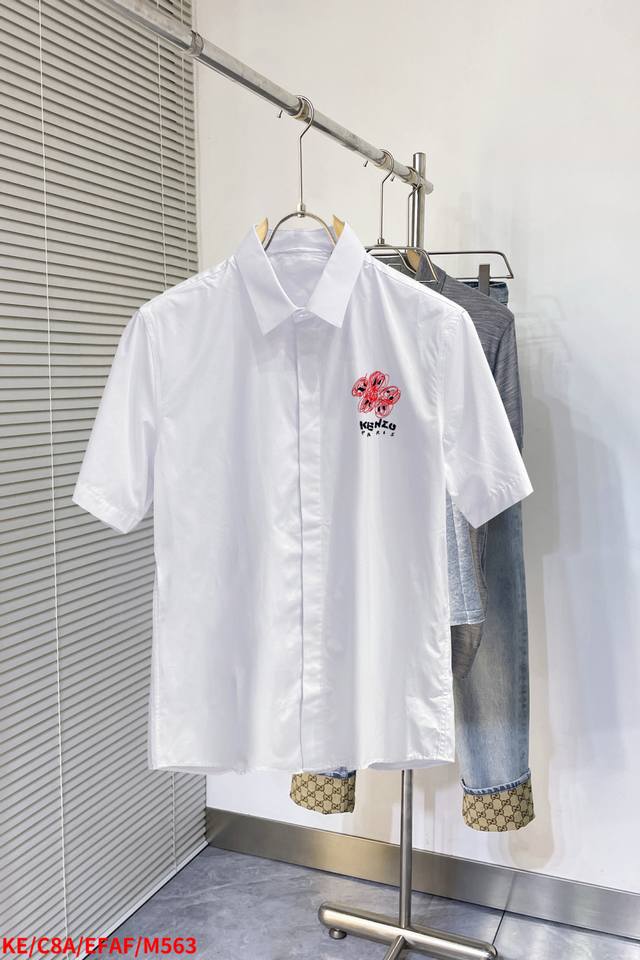 M563 Kekenzo 最新款男士必备款短袖衬衫，100%天然棉，舒服透气，原单狠货，原版面料，柔软舒适，上身高端又奢华，足够场面的档次，这款衬衫无不骄傲的让