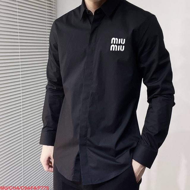 F775 Mu缪缪 专柜最新款男士必备款衬衫，100%天然棉，舒服透气，原单狠货，原版面料，柔软舒适，上身高端又奢华，足够场面的档次，这款衬衫无不骄傲的让你满意