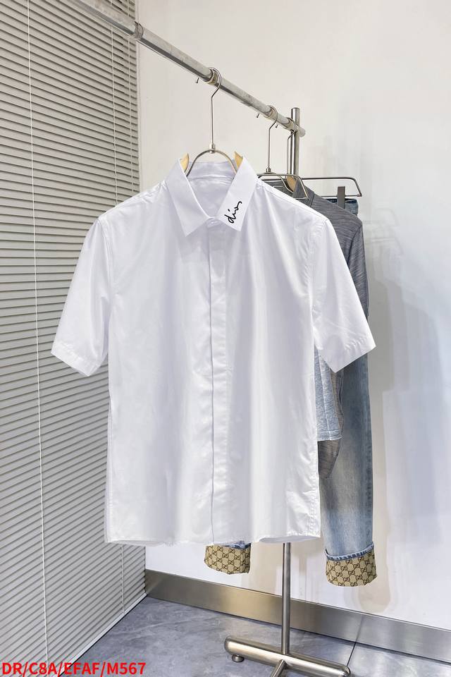 M567 Dr迪奥 最新款男士必备款短袖衬衫，100%天然棉，舒服透气，原单狠货，原版面料，柔软舒适，上身高端又奢华，足够场面的档次，这款衬衫无不骄傲的让你满意