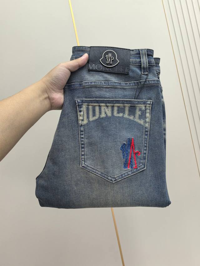 蒙口。2025春夏最新推出男士牛仔裤新品！重工水洗牛仔面料，定制面料和一般牛仔布料比起来，更加柔软舒适！超重工洗水工艺 双工艺洗水 整条裤子，手感舒适，细腻程度