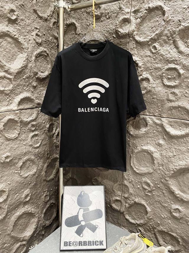 全棉双纱、克重330克 顶级版本.官网品质 Balenci*Ga 巴黎. 限定款.520限定Wi-Fi 走秀款印花短袖T恤.砖柜同步.第一时间正品研制，欢印对比