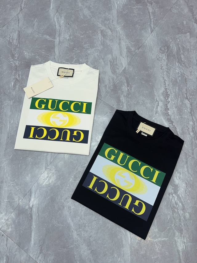 Gucci 夏季新款 采用定制双丝光面料 其面料特点。轻薄 丝滑 透气 耐洗 S~3Xl 现货！