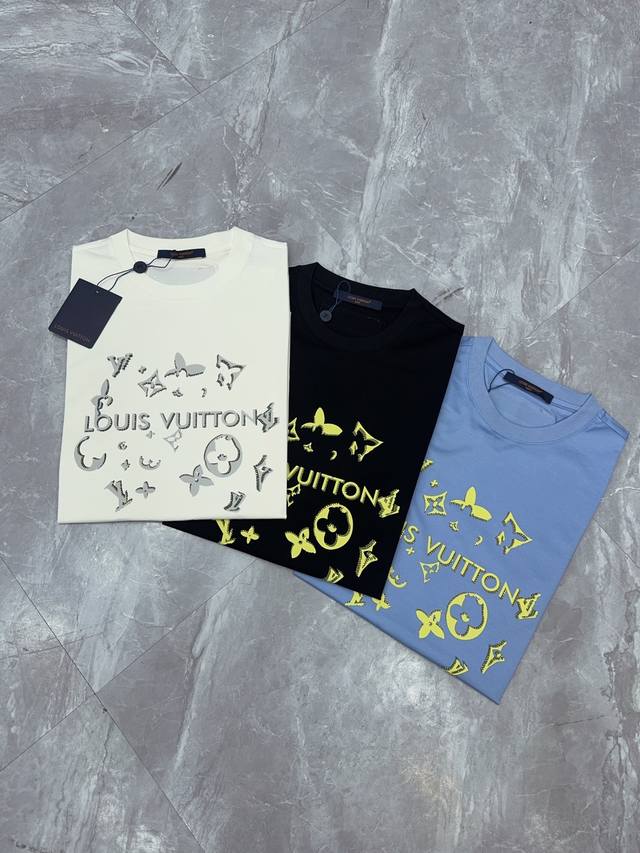 Lv 夏季新款 采用定制双丝光面料 其面料特点。轻薄 丝滑 透气 耐洗 S~3Xl 现货！