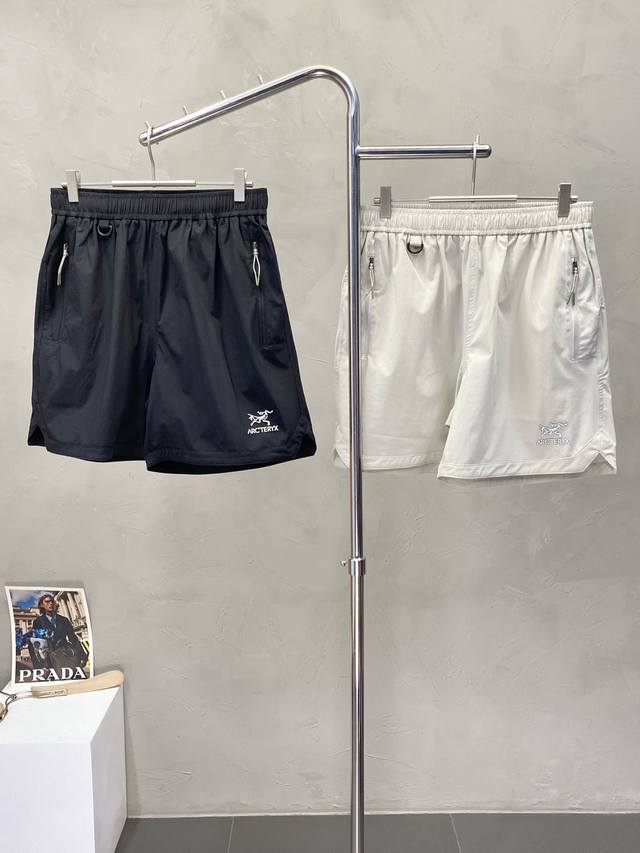 Arc’Teryx始祖鸟独家专供新款短裤高端版本！专柜定制面料 透气舒适度高，细节无可挑剔，品牌元素设计理念，体现高品质。手感细腻柔软！呈现休闲裁剪，上身版型超