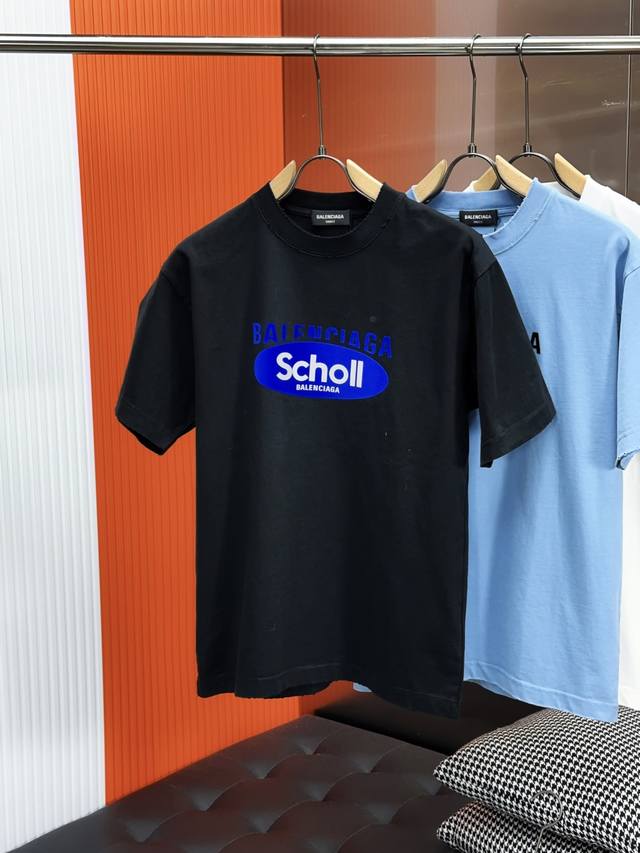 Balenciaga巴黎世家2025Ss春夏新款半袖 立体泡发字母Logo，爆款定制纯棉面料，280克重工，面料舒适质感 领口袖摆磨破工艺 码数：S-Xxl欧码