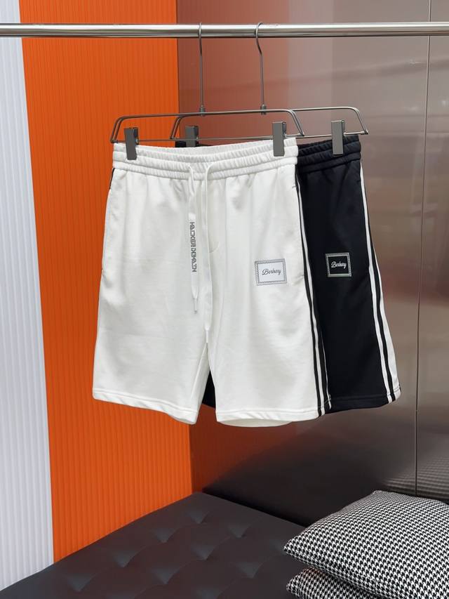 Burberry巴宝莉夏季新款男士休闲短裤，高级定制纯棉面料，舒适度极高，细节无可挑剔，顶级辅料配备，原版Logo设计理念，手感细腻柔软！上身版型超赞！ 尺码：