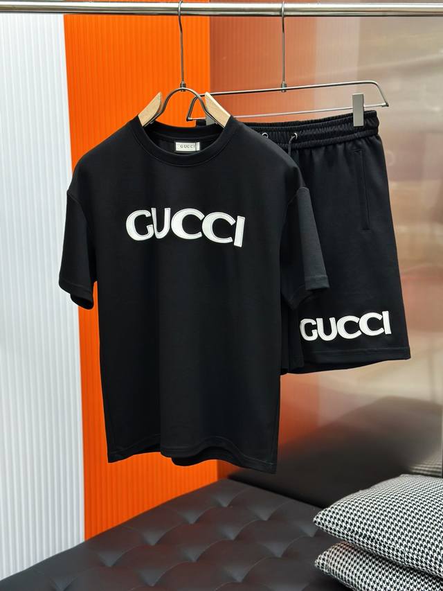 Gucc古奇25春夏最新短袖套装，重工艺刺绣字母Logo 后开袋 男女日常通勤 穿搭必备 定制长绒棉面料 进口机高密度刺绣 内包边处理，无线头压力 码数：M-X