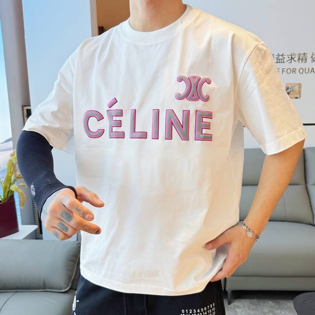 Celin* 顶级货品2025春夏新款首发专柜最新款短袖圆领T恤 高端订制 设计前卫时尚！品牌Logo重工艺设计 高端定制260克面料.手感柔软.穿着舒适.专柜