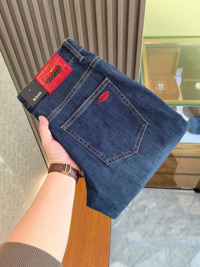 Boss 2630春夏新品 专柜有售 实体店极品牛仔裤专柜原版1:1好货，适合各个年龄段。市场最高版本的欧洲进口面料。舒适柔软亲肤，上身效果超级棒时尚百搭，笔挺