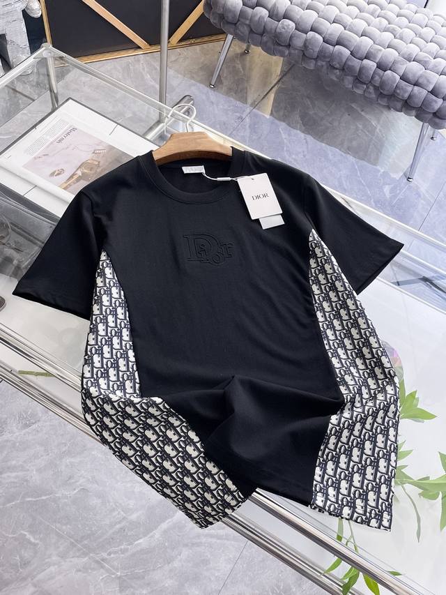 迪奥 夏季新品，凹凸时尚单品设计，更加时尚舒适，高标准定制，上身非常有型，客供辅料，客供进口高档面料质感非常细腻，细节工艺精湛考究，塑造性极高的一款单品，任何时