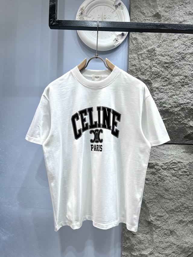 Cel*Ne 赛_琳 2025Ss最新款双C印花字母短袖T恤精选280G 26支双纱紧密纺面料，透气性与舒适度兼备，耐磨性与质感并存。每一次穿着，都是对肌肤的温