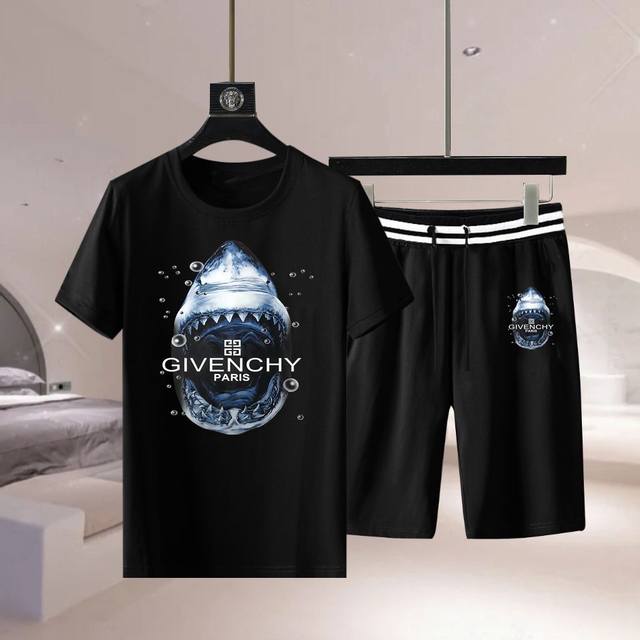 直 纪梵希 2025官网同款.世界知名奢侈品牌.夏季男士高品质货短裤套装 采用进口原单面料 ，当季时尚潮流款，百搭爆款。简洁大方，精密的车工，让您走在时尚的顶峰