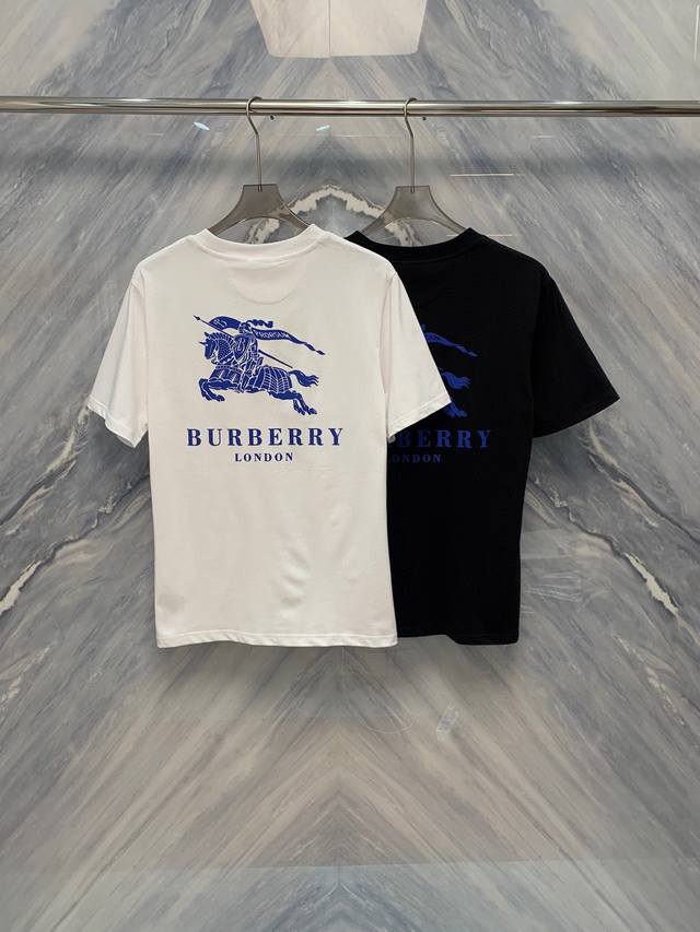 白色码数：Xl。2Xl。25春夏新品原厂订单柜台同步在售单品Bbr战马印花圆领T恤，在炎炎夏日，一件舒适且时尚的短袖T恤是每个男士衣橱中的必备单品。今天，我们来