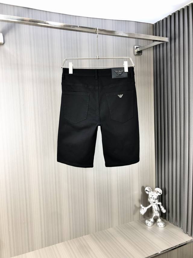 Armani 阿玛尼五分短裤 2025春夏最新推出男士牛仔裤新品！重工水洗牛仔面料，定制面料和一般牛仔布料比起来，更加柔软舒适！超重工洗水工艺 双工艺洗水 整条
