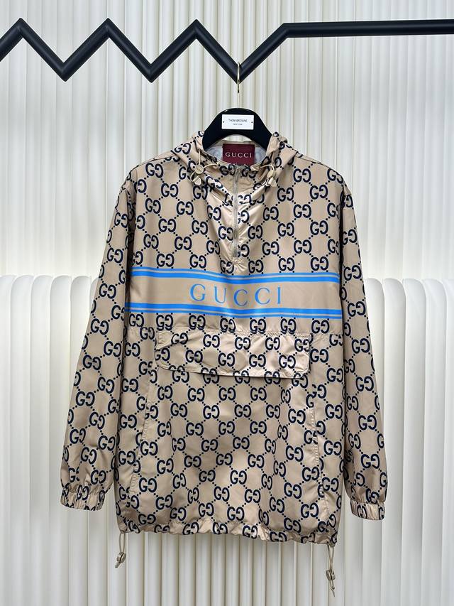 古驰Gucci 满印蓝条字母连帽夹克 尺码:S M L Xl