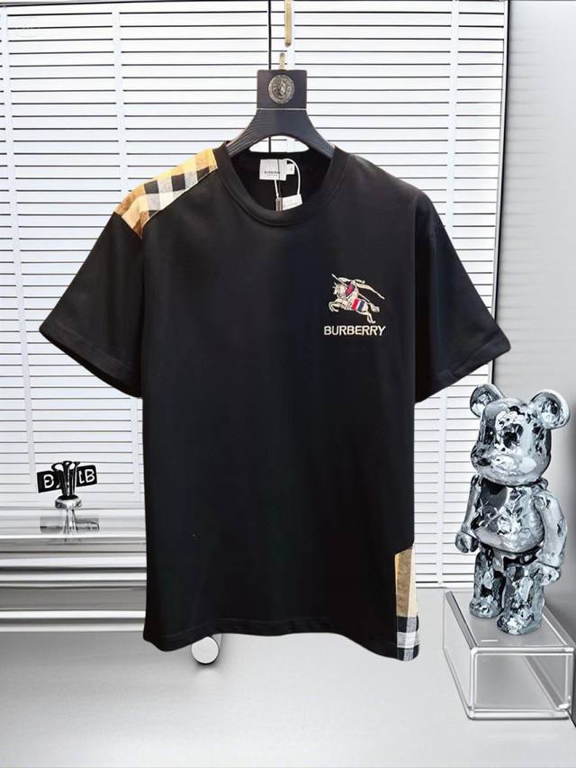 Burberry 巴宝莉 25Ss新款短袖，最高版本重工艺经典刺绣Logo图案，高标准定制，上身非常有型，客供进口高档280克纯棉面料质感非常细腻，细节工艺精湛