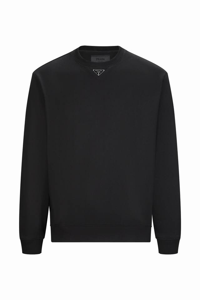 原版开发 顶级版本』 Prada 金属钢标圆领卫衣 面料：采用380克毛圈.长纱匹马棉%100棉.面料做了普洗工艺让穿着时版型不会变形 上身更舒适. 面料：龟背