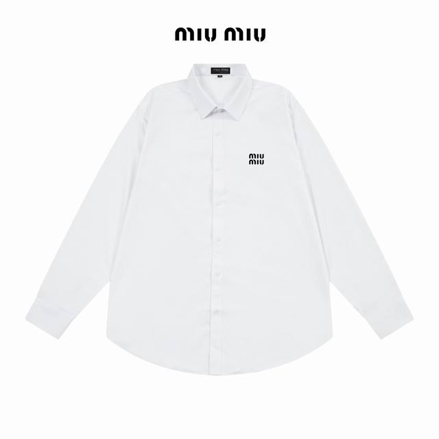 Miumiu 官网经典品牌Logo 设计长袖衬衫 对版定染面料 上身高级感十足 纯棉竹纤维面料 高品质 男女同款 码数:39-43 M-3Xl
