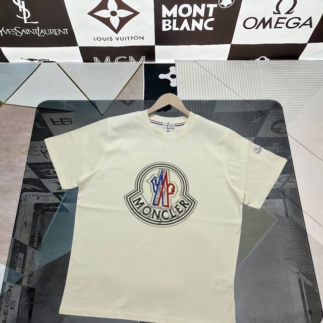 实拍 Nfc芯片感应 Moncler 蒙口 短袖T恤 2025专柜同步发售新款叠加标识短袖T恤 面料：原版同步330克重双纱100%纯棉 超高质感，丝滑厚实透气
