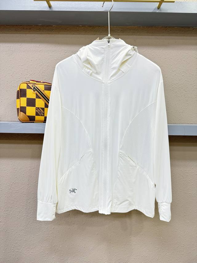 Arc‘Teryx 始祖鸟 2025春夏经典防晒外套，面料超软面料帅酷爆款薄夹克外套。时尚都市百搭款款，夏季必备神器，速干衣，水洗后快速脱水干爽，上身透气而且时
