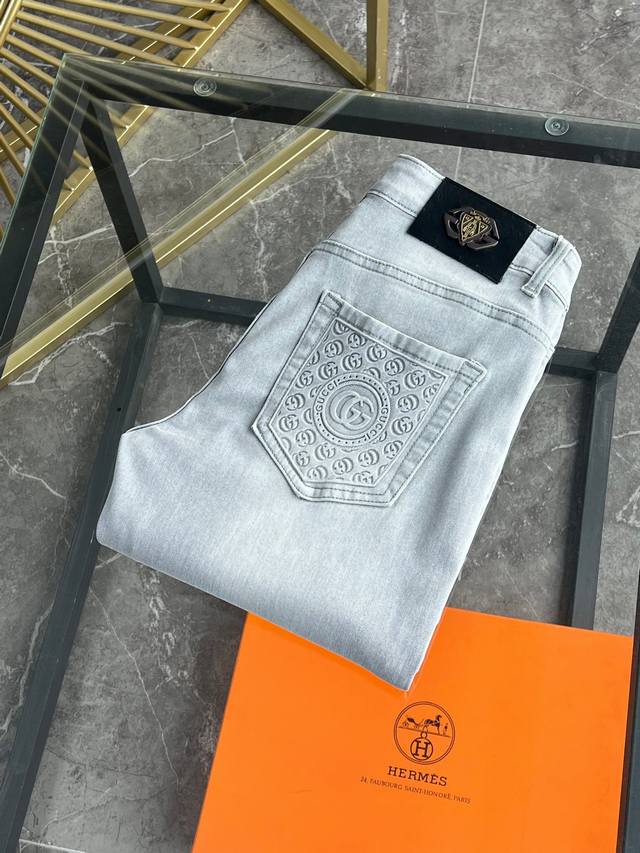 古奇 2630春夏新品 专柜有售 实体店极品牛仔裤专柜原版1:1好货，适合各个年龄段。市场最高版本的欧洲进口面料。舒适柔软亲肤，上身效果超级棒时尚百搭，笔挺有型
