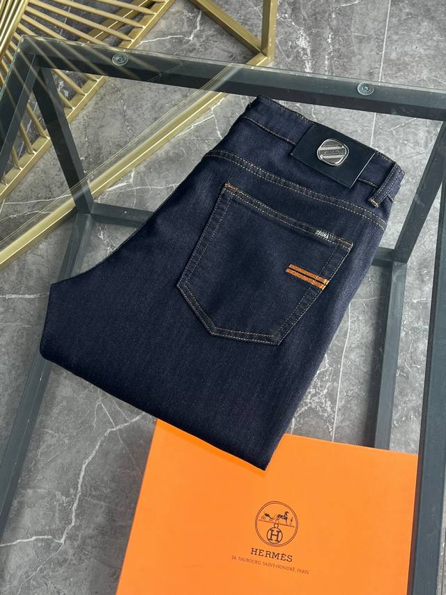 杰尼亚 2630春夏新品 专柜有售 实体店极品牛仔裤专柜原版1:1好货，适合各个年龄段。市场最高版本的欧洲进口面料。舒适柔软亲肤，上身效果超级棒时尚百搭，笔挺有