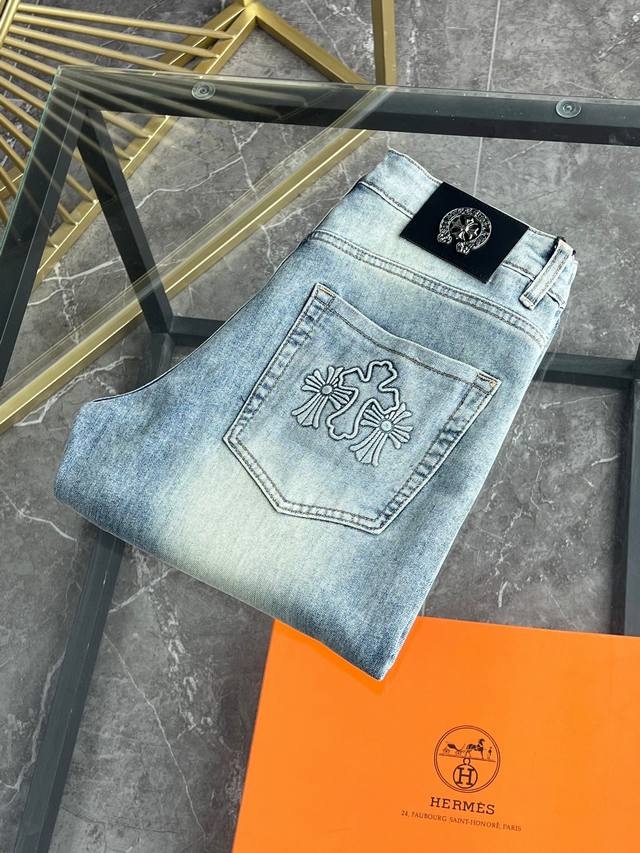 克罗心 2630春夏新品 专柜有售 实体店极品牛仔裤专柜原版1:1好货，适合各个年龄段。市场最高版本的欧洲进口面料。舒适柔软亲肤，上身效果超级棒时尚百搭，笔挺有