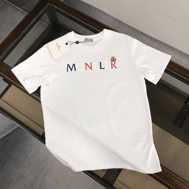 Moncler蒙口 夏季新款 时尚休闲短袖T恤 进口高档定制面料 无敌质感，高品质完美出货，柔软舒适、吸汗透气 久穿而不易变形 有极佳的触感及良好的透气性与吸汗