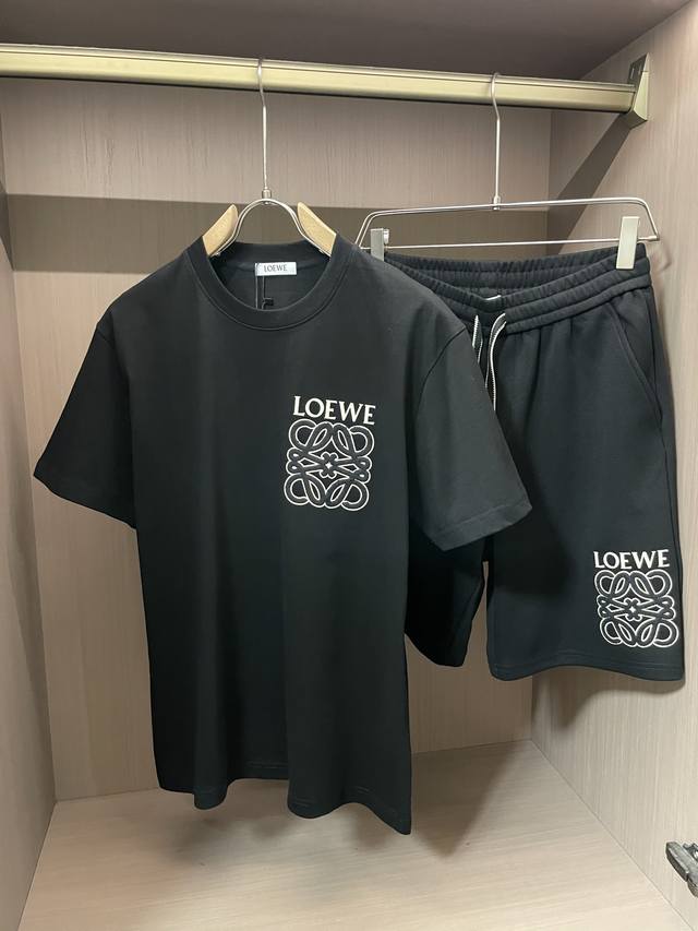 Loewe 圆领短袖短裤套装 半袖套装顶级版本贸易公司渠道订单，海外精品独家限定发售，经典即永恒，入手绝对值的！这种类型的套装也是懒人必备的一套，不用想怎么搭配