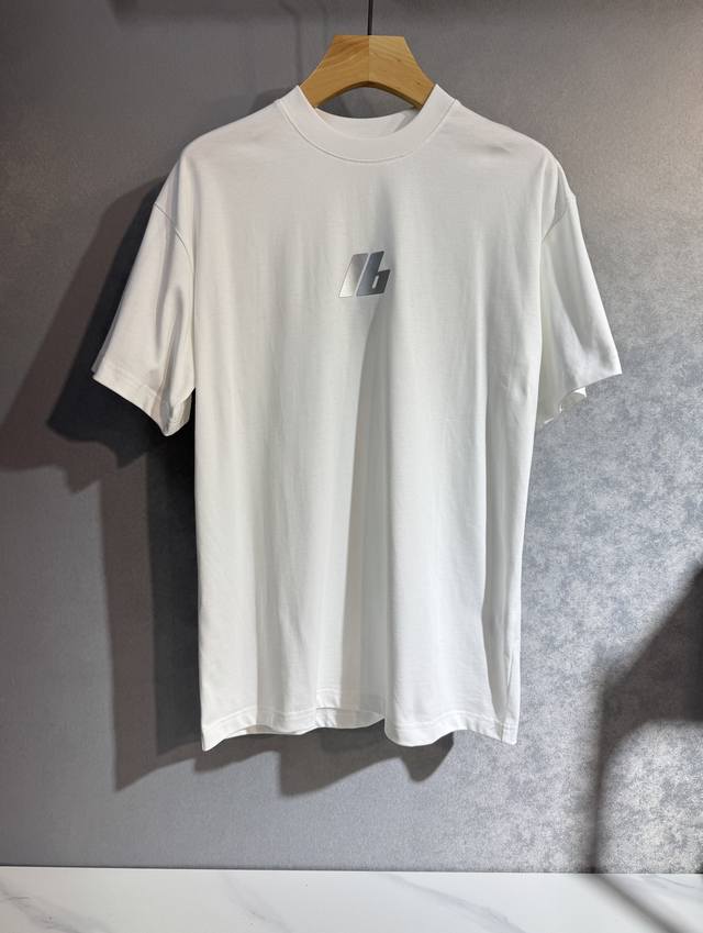 Balenciga 巴黎世家 25Ss新款春夏短袖 最高版本客供定制客供260克纯棉面料 简单时尚款，配色超级好看！经典Logo的设计 简单大方的款式！满满的高