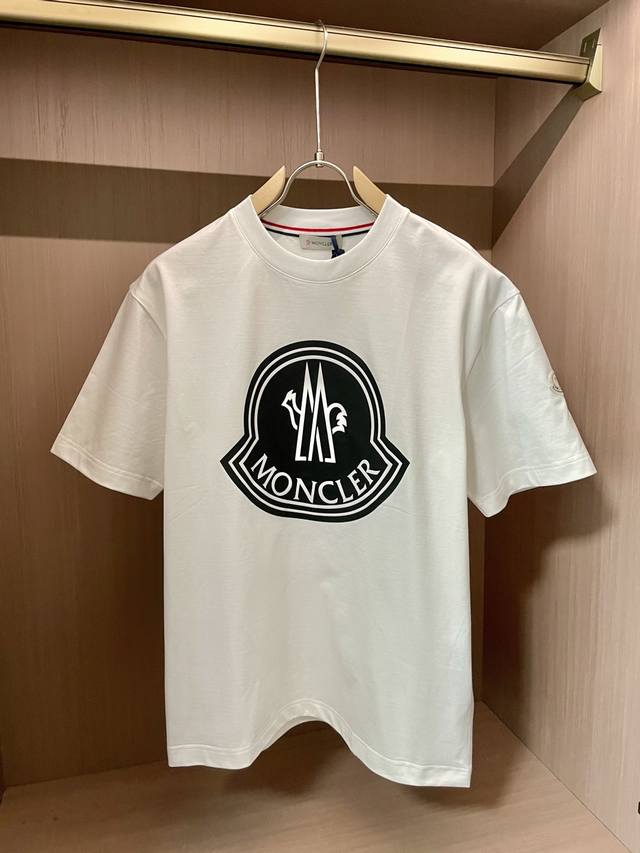 蒙口 官网同款 官网同款 官网同款 重磅推荐！2025Ss夏装新品 专柜在售 最新系列图案Logo短袖T恤 必须人手一件的节奏！进口顶极精梳棉面料，极为亲肤舒适