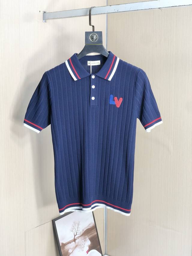 新品 Lv 2025春夏新款简约百搭字母刺绣顶级进口私货针织Polo短袖，高端重工提花短袖针织衫，专柜款时尚不失奢华 品质毋庸置疑 上身效果超赞，奢华官网同款