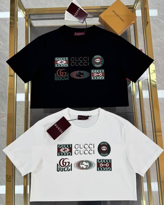 Gucci 2025春夏新品多种Logo标识图案短袖T恤；专属柜台同步面料，经过反复洗水工艺处理更加柔软，胸前设计多种标识设计，复古图案加创新元素搭配设计，潮人