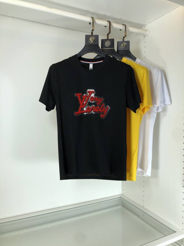 Lv 2025早春新款首发 专柜最新款选用进口玉蚕丝双面丝光棉短袖圆领T恤 高端订制 设计前卫！重工艺设计 定制面料.手感柔软.穿着舒适.专柜级别精致车线.做工