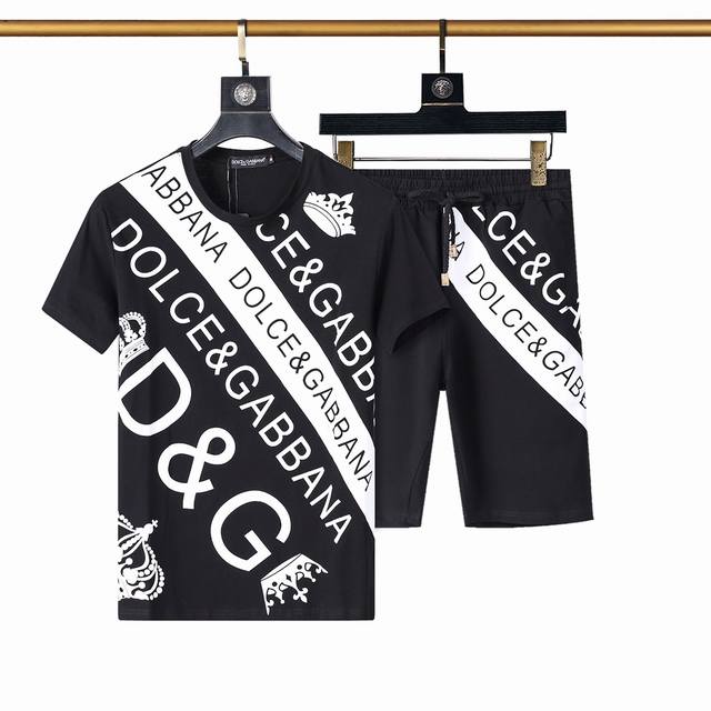 杜嘉班纳D&G 春夏新款男士套装，采用纯棉拉架面料，柔软吸汗透气，上身非常舒适，效果超赞，时尚百搭款 正常尺码：M 一Xxxl