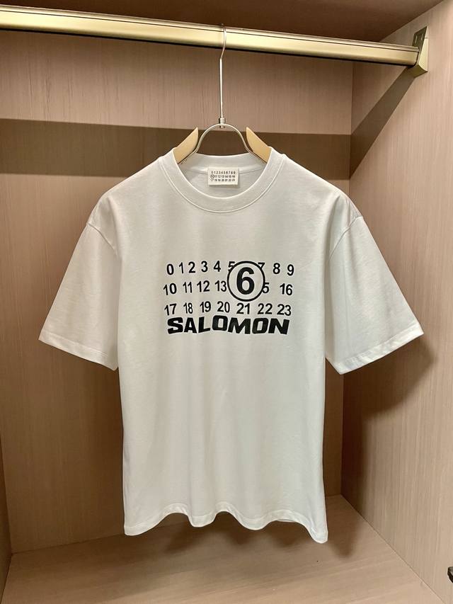 马吉拉 2025春夏新品，优选特定原版开发双股精棉平纹面料，上身挺阔舒适度佳，外穿内搭随意搭配，男女同款夏日必备 尺码S-Xxl