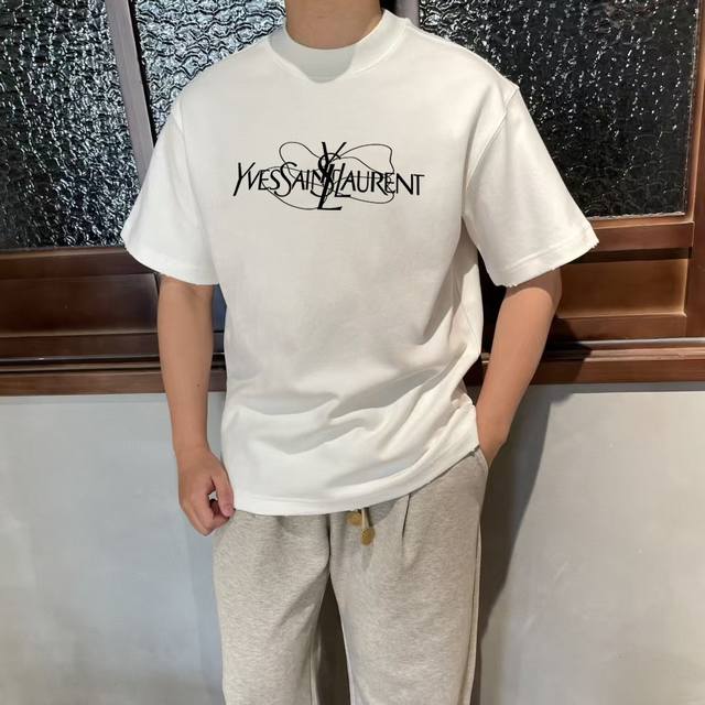 圣罗*兰 Ysl 25Ss 大师亲手设计潮牌新品印花圆领短袖T恤 春夏最新砖柜同步 Os落肩版型 300克重全棉 时尚又个性 超级百搭好看的一款 男女都非常合适