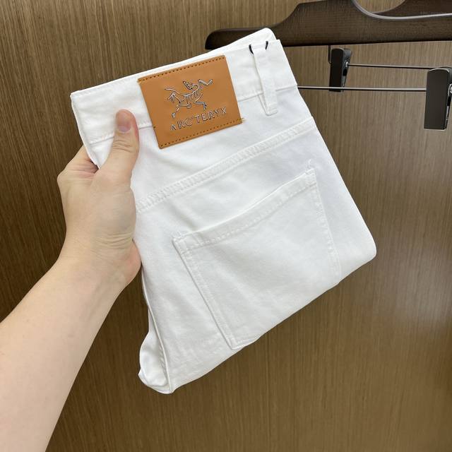调加 Arc 高端定制 25Ss春夏新款 男士小直筒原单 牛仔裤 早春新款超柔软，弹力面料，复杂的手工艺叠加，任何一个洗水环节多停留几秒都会变成完全不一样的颜色