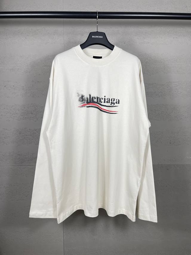 实拍图 顶级版本.官网品质 Balenci*Ga 巴黎. 新款经典字母Logo印花涂鸦长袖T恤。砖柜同步.第一时间正品研制，所有面料色系.印花Y板定制.欢印对比