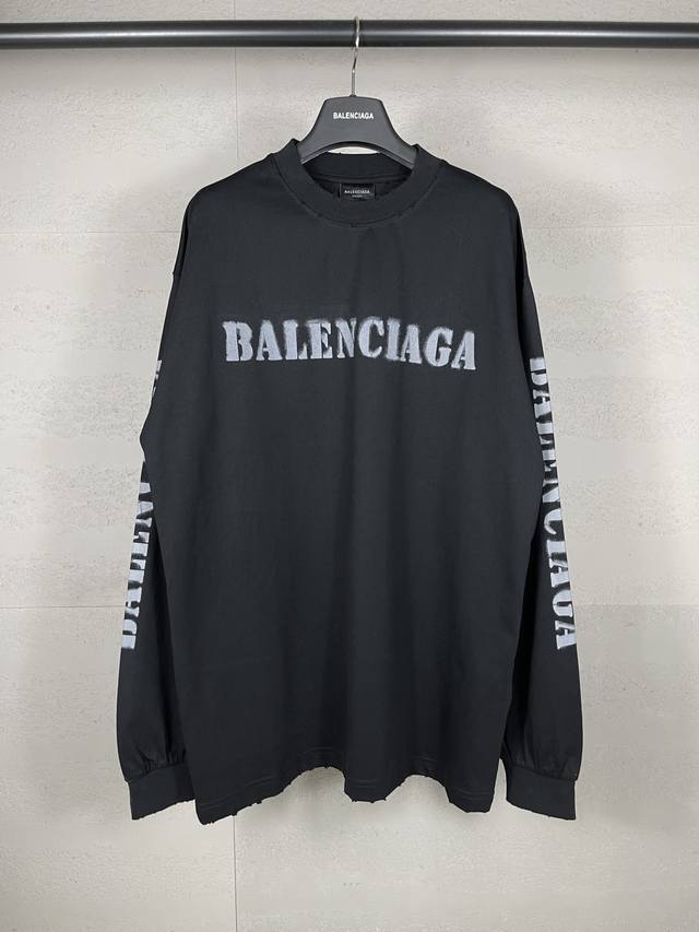 实拍图 顶级版本.官网品质 Balenci*Ga 巴黎. 新款模糊字母Logo印花成衣磨烂长袖T恤。砖柜同步.第一时间正品研制，欢印对比！面料采用巴黎Zp定织定