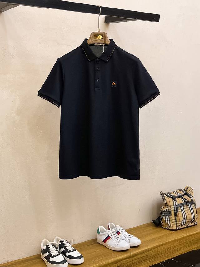 爱马仕 2025Ss夏季新款 Logo男士翻领Polo衫！经典商务男款，高端男装的天花板级别的商务男款！简约时尚大气不失优雅，单穿内搭体面过人，品质控 细节控的