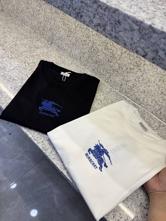 Bbr博格丽25 Ss T新品春夏首发专柜 品相完美 最新款短袖圆领T恤高端订制 设计前卫时尚！品牌Logo重工艺设计高端定制长绒欧棉180克面料手感柔软.穿着