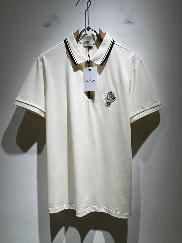 Mon蒙**口2025春夏新款男士原单男士短袖Polo衫，贸易公司货，官网同步发售！此类型的基础单品是每季必出现的，客供进口珠地网眼棉，舒适性与透气性兼备，整体