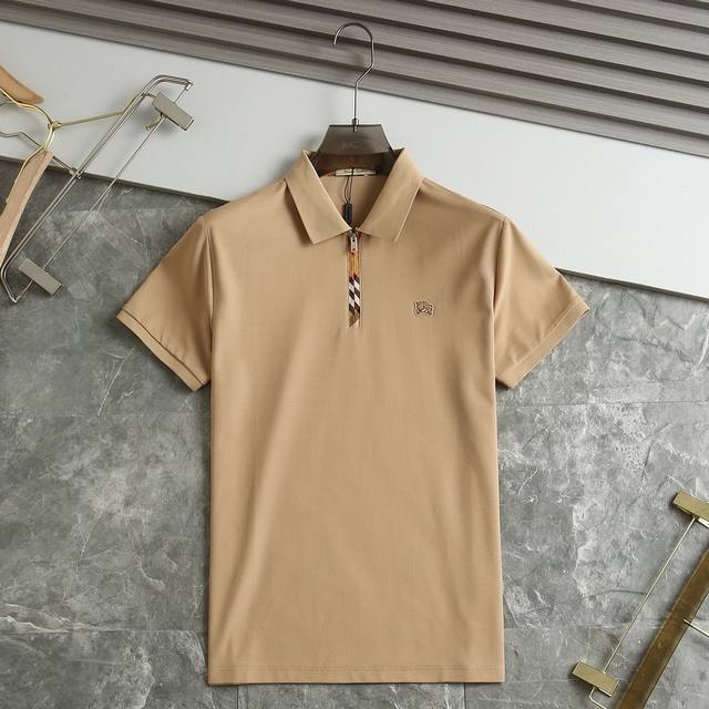 巴宝莉-高端休闲系列！2025新品专柜休闲短袖Polo衫！品牌最新元素Logo重工设计 无痕剪裁 进口80支的超高支纱棉，手感柔滑舒适，弹性佳 软软细腻 不易起