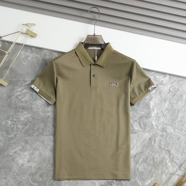 迪奥-高端休闲系列！2025新品专柜休闲短袖Polo衫！品牌最新元素Logo重工设计 无痕剪裁 进口80支的超高支纱棉，手感柔滑舒适，弹性佳 软软细腻 不易起球