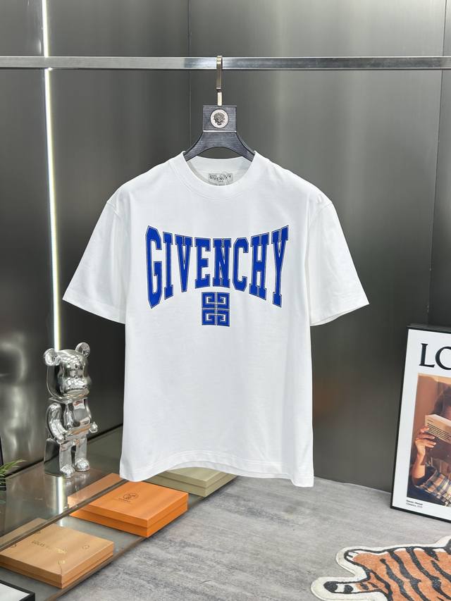 Gvc 2025春夏新款首发专柜最新款短袖圆领T恤 高端订制 设计前卫时尚！品牌Logo重工艺设计 高端定制丝光云朵棉面料.手感柔软.穿着舒适.专柜级别精致车线