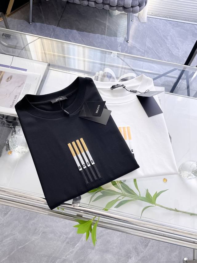 Boss 新款网眼珠地棉布圆领短T，客供面料进口100%密织珠地棉布制成，面料手感瓷实富有弹力，区别于普通珠地棉的软塌粗糙，表面肌理构造细腻，细品非常精致高级，